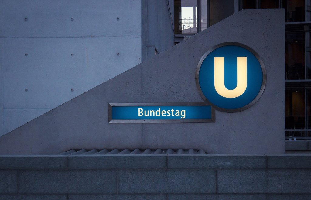 Künstliche Intelligenz in die Breite bringen, Datenräume und mehr – Gespräch mit Andrea Martin & Mario Brandenburg von der Enquete-Kommission