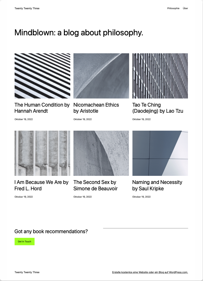 Ein Screenshot eines Blogs über Philosophie mit dem Titel 'Mindblown'. Enthält Buchcover und Titel von philosophischen Werken, sowie ein Kontakt-Call-to-Action.